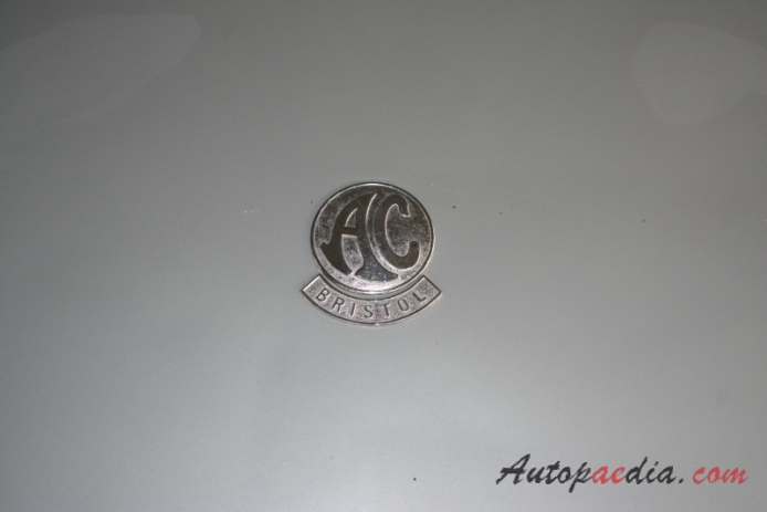 AC Ace 1953-1963 (1963 roadster 2d), front emblem  