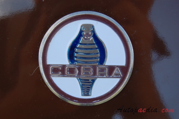 AC Cobra 1961-1967 (1971 BRA 289 replika), emblemat przód 