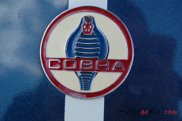 AC Cobra 1961-1967 (1974 Madgwick SRV8 427 replica), front emblem  