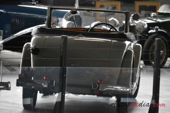 AC Six 1920-1940 (1936 16/66 cabriolet 2d), rear view