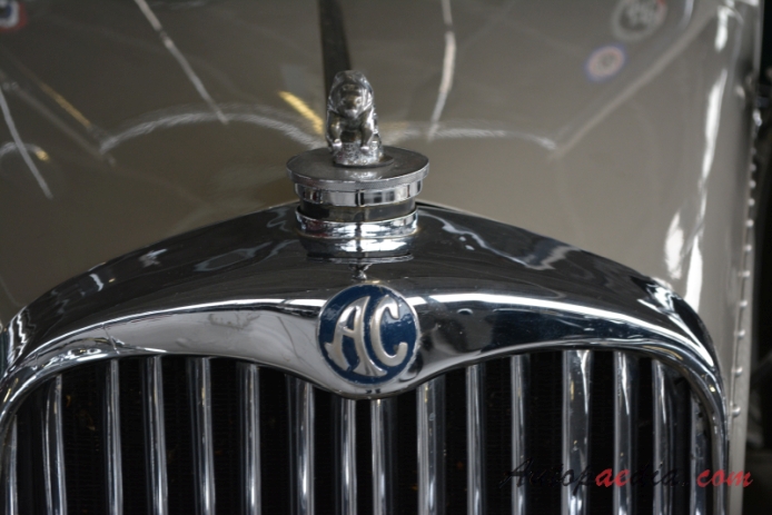 AC Six 1920-1940 (1936 16/66 cabriolet 2d), front emblem  