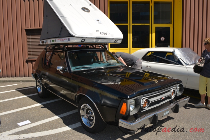 AMC Gremlin 1970-1978 (1976 Gremlin X hatchback 2d), right front view