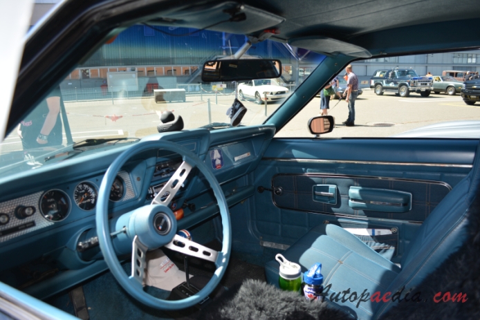 AMC Gremlin 1970-1978 (1976 Gremlin X hatchback 2d), wnętrze