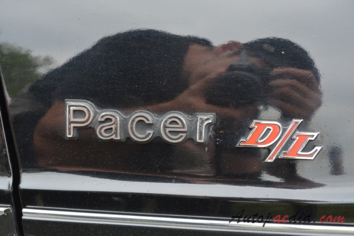 AMC Pacer 1975-1980 (1975-1978 Pacer D/L hatchback 3d), emblemat bok 