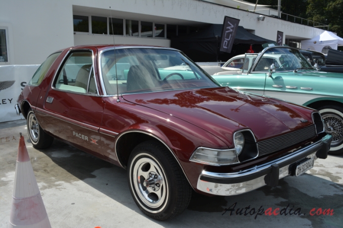 AMC Pacer 1975-1980 (1975-1978 Pacer X hatchback 3d), right front view