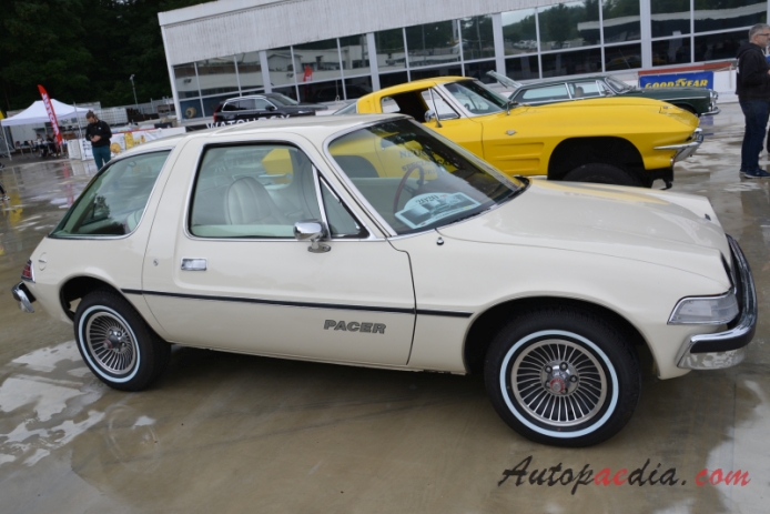 AMC Pacer 1975-1980 (1976 hatchback 3d), prawy bok