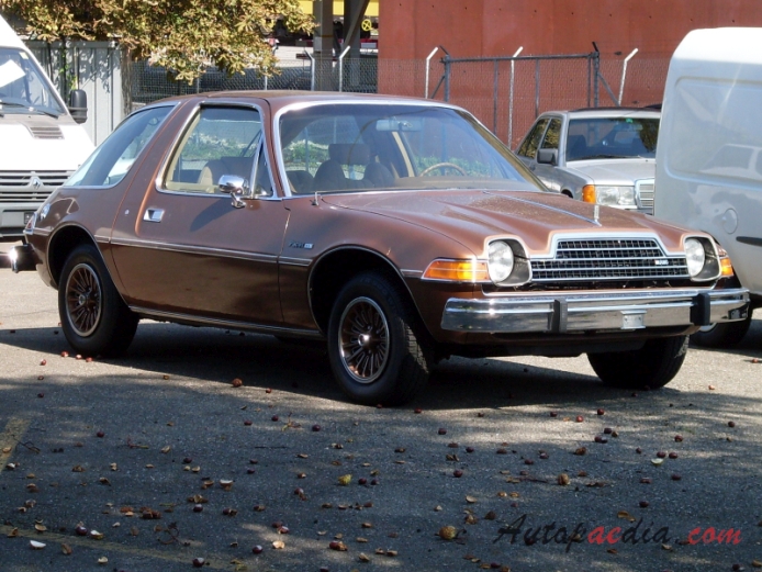 AMC Pacer 1975-1980 (1978-1980 hatchback 3d), prawy przód