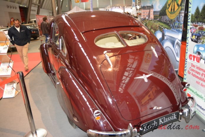 Adlerr 2.5 Liter 1937-1940 (1939 Adlerr 2.5 Liter Autobahn saloon 4d),  left rear view