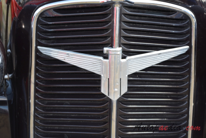 Adler Trumpf Junior 1934-1941 (1937 cabriolet 2d), emblemat przód 