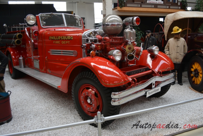 Ahrens-Fox H-T 1937-1952 (1948 fire engine), right front view