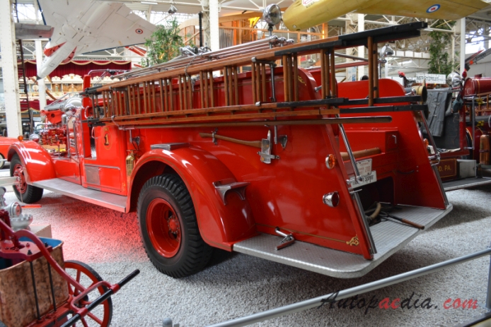 Ahrens-Fox H-T 1937-1952 (1948 wóz strażacki), lewy tył