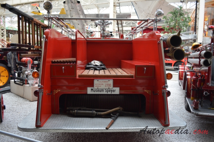 Ahrens-Fox H-T 1937-1952 (1948 wóz strażacki), tył