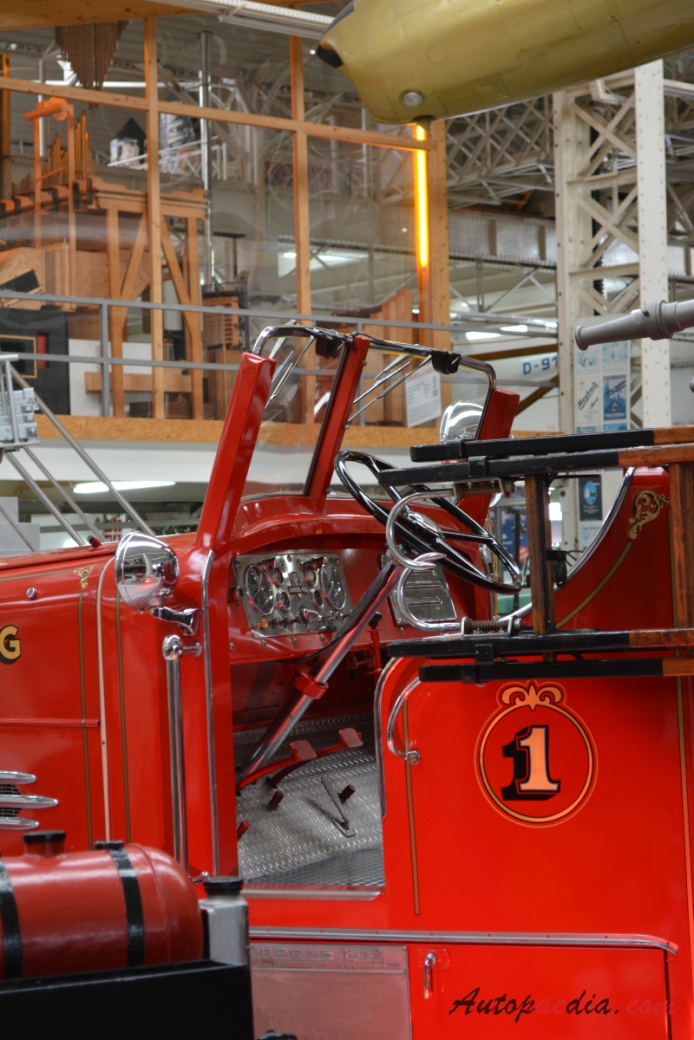 Ahrens-Fox H-T 1937-1952 (1948 wóz strażacki), wnętrze