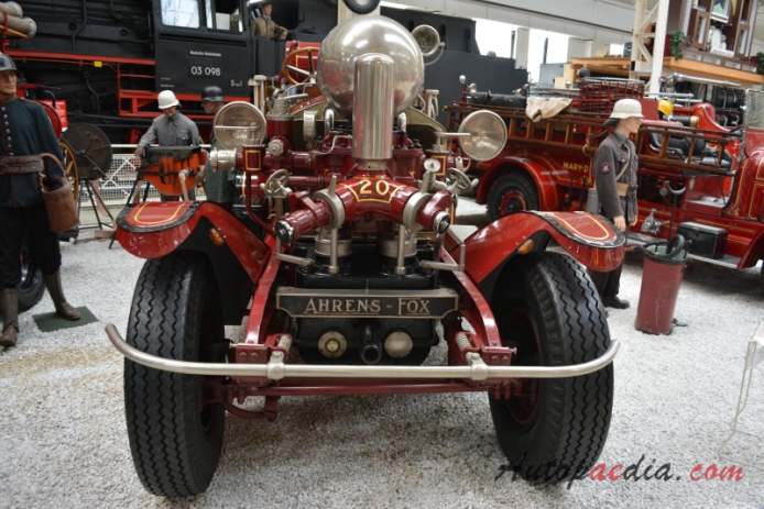 Ahrens-Fox K/L/M/N/P series 1 1915-1920 (1916 MK4 wóz strażacki), przód