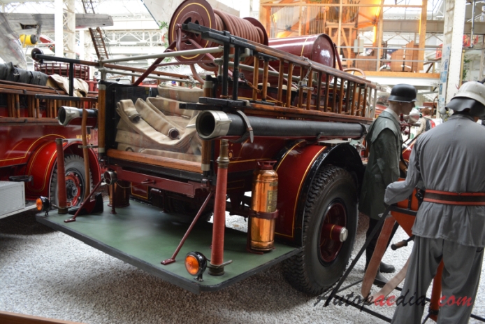 Ahrens-Fox K/L/M/N/P series 1 1915-1920 (1916 MK4 wóz strażacki), prawy tył