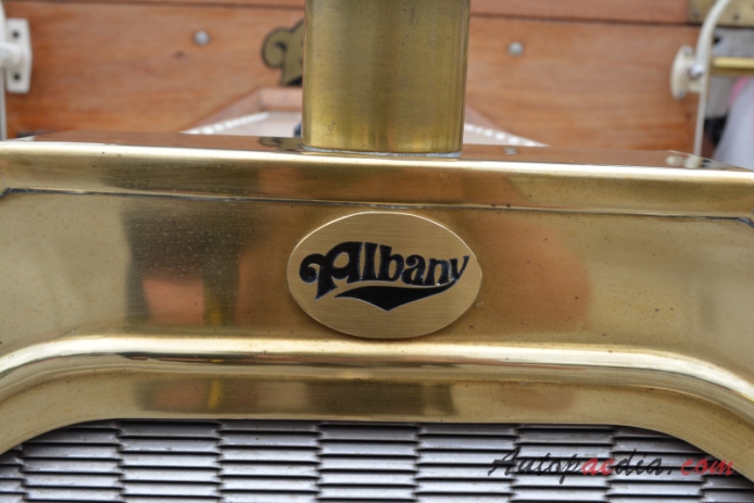 Albany Vintage Car 1971-1997 (1972 Albany A replica), front emblem  