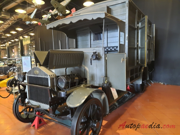 Albion A10 1910-1926 (1917 Albion A10 Mk1 ambulans pojazd wojskowy 2d), lewy przód