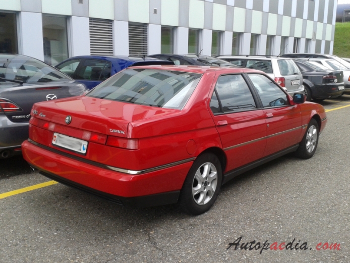 Alfa Romeo 164 1993-1998 (Alfa Romeo 164 Super Twin Spark sedan 4d), prawy tył