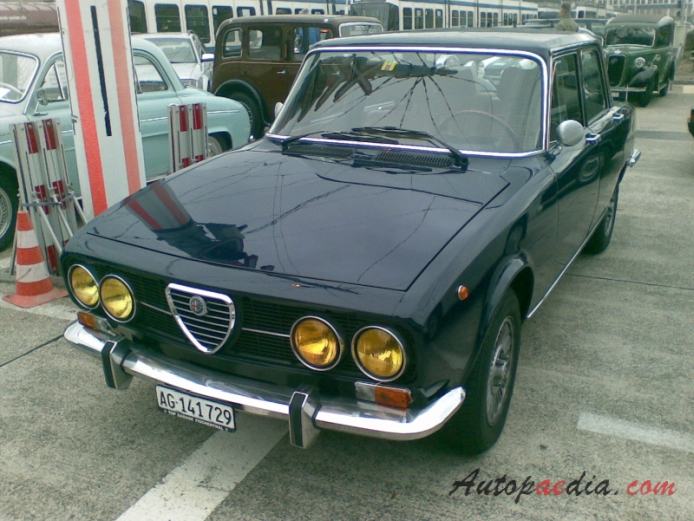 Alfa Romeo 2000 Berlina 1971-1977, left front view