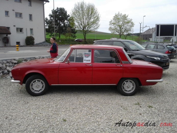 Alfa Romeo 2000 Berlina 1971-1977 (1972 sedan 4d), left side view