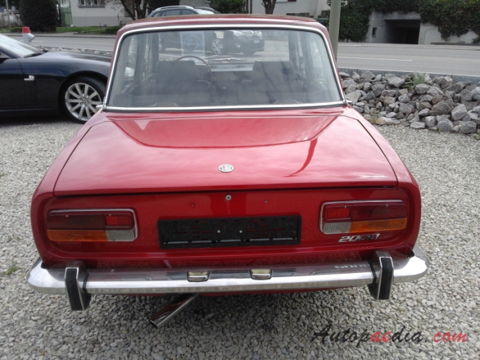 Alfa Romeo 2000 Berlina 1971-1977 (1972 sedan 4d), rear view