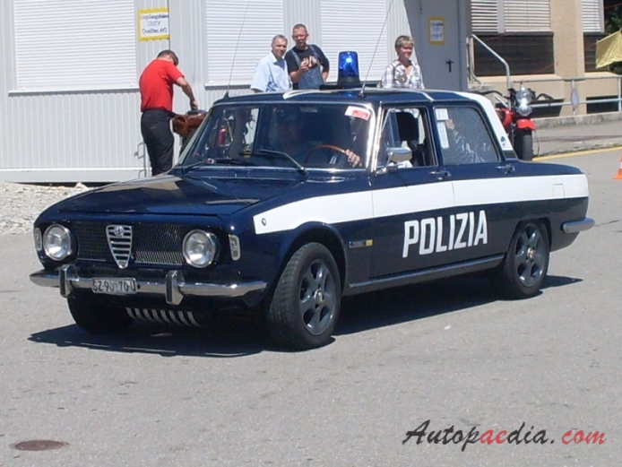 Alfa Romeo 2000 Berlina 1971-1977 (Radiowóz policyjny), lewy przód