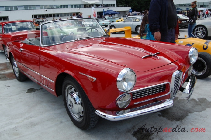 Alfa Romeo 2000 1958-1961 (Touring Spider), right front view