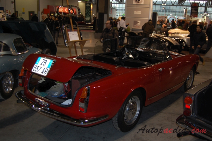Alfa Romeo 2600 1961-1968 (Spider convertible), right rear view