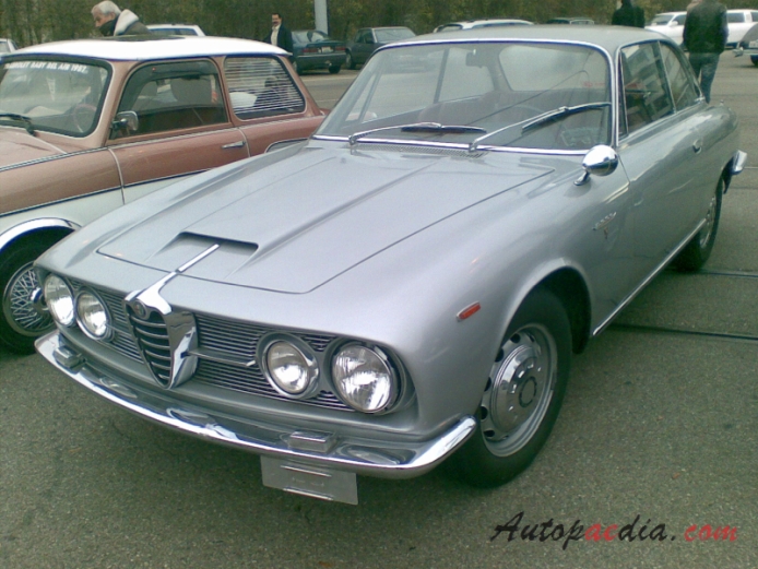 Alfa Romeo 2600 1961-1968 (Sprint Coupé), left front view