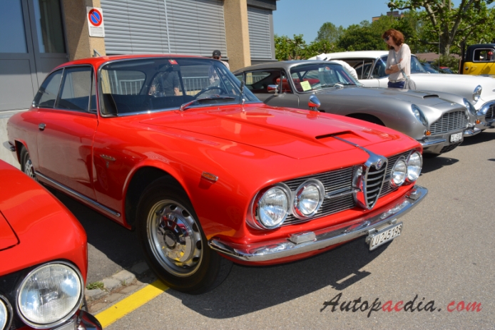 Alfa Romeo 2600 1961-1968 (Sprint Coupé), right front view