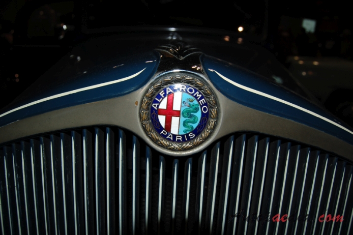 Alfa Romeo 6C 2300 1934-1939 (1934 Turismo berlina 4d), front emblem  