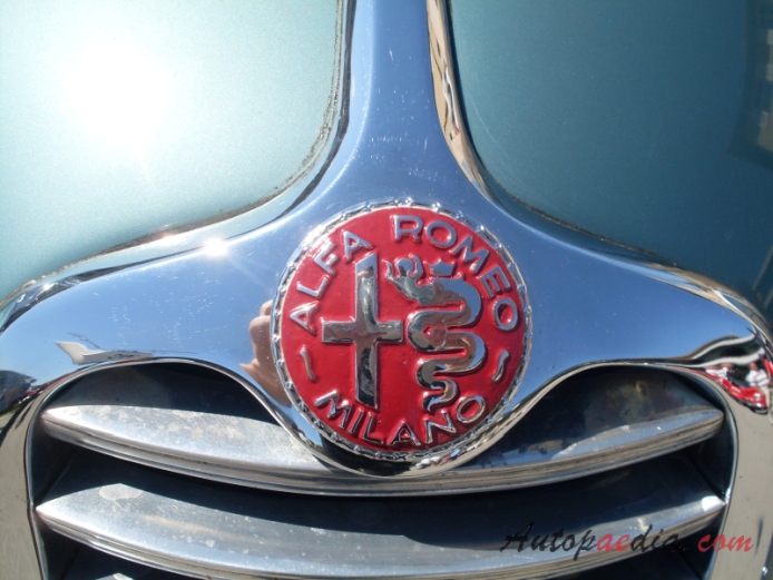 Alfa Romeo 6C 2500 1938-1952 (cabriolet 2d), front emblem  