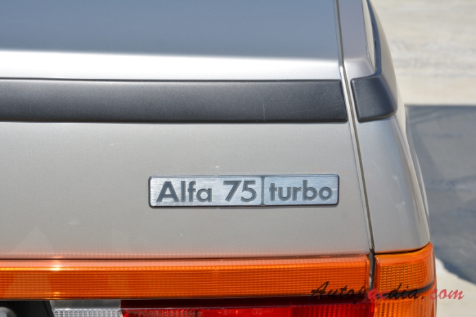 Alfa Romeo 75 1985-1992 (1986-1988 Alfa Romeo 75 1.8 Turbo sedan 4d), rear emblem  