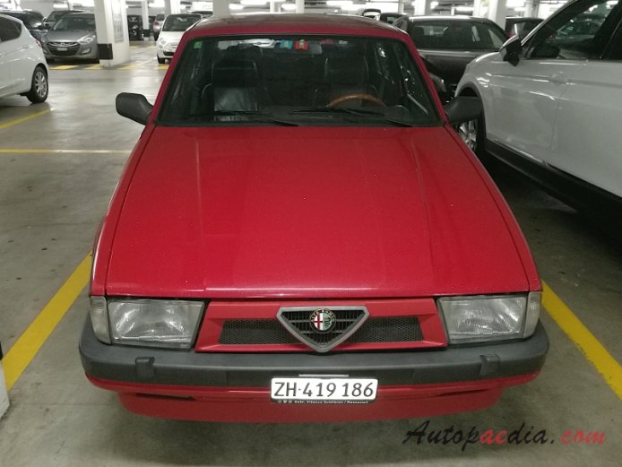 Alfa Romeo 75 1985-1992 (1988-1992 Alfa Romeo 75 Twin Spark sedan 4d), front view