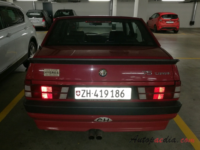 Alfa Romeo 75 1985-1992 (1988-1992 Alfa Romeo 75 Twin Spark sedan 4d), tył