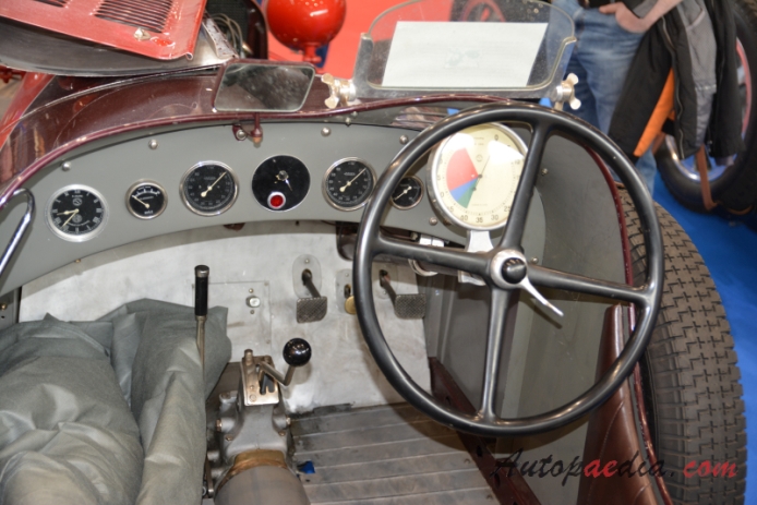 Alfa Romeo 8C 1931-1941 (Alfa Romeo 8C Monza Pur Sang replika roadster 2d), wnętrze
