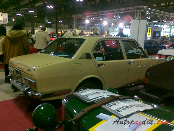 Alfa Romeo Alfetta 1972-1984 (1972-1975 sedan 4d), prawy tył