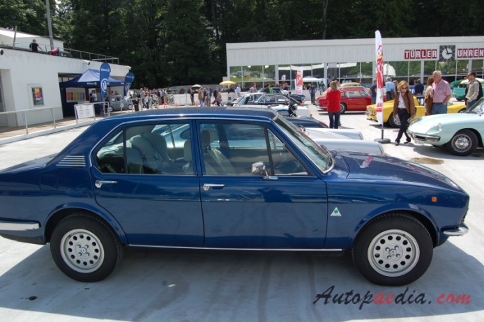 Alfa Romeo Alfetta 1972-1984 (1975-1979 1.8L sedan 4d), prawy bok