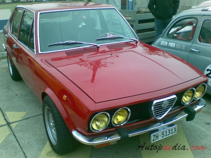 Alfa Romeo Alfetta 1972-1984 (1975-1979 sedan 4d), prawy przód