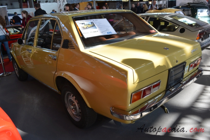 Alfa Romeo Alfetta 1972-1984 (1976 1.6L sedan 4d),  left rear view