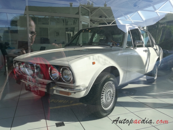 Alfa Romeo Alfetta 1972-1984 (1979 Alfetta 1.6 sedan 4d), left front view