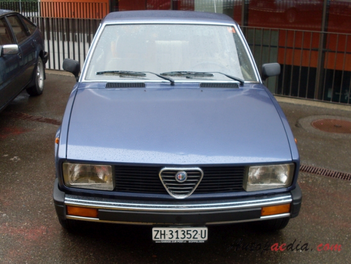 Alfa Romeo Alfetta 1972-1984 (1981-1982 Alfetta 2.0 sedan 4d), front view
