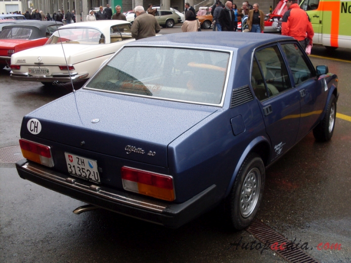 Alfa Romeo Alfetta 1972-1984 (1981-1982 Alfetta 2.0 sedan 4d), prawy tył