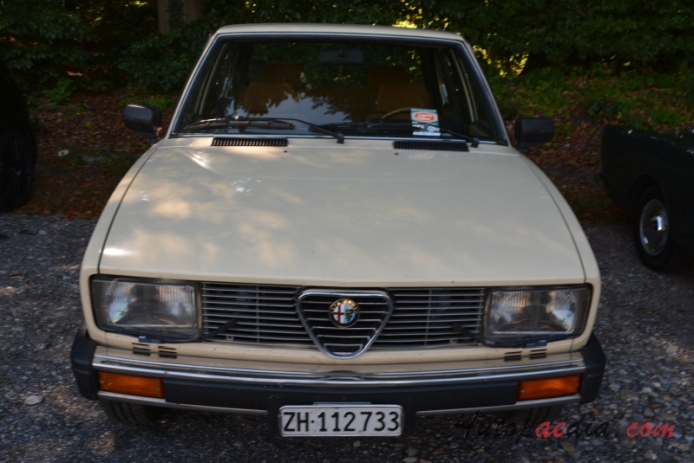 Alfa Romeo Alfetta 1972-1984 (1981-1982 Alfetta 2.0 sedan 4d), przód