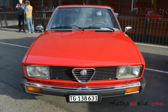 Alfa Romeo Alfetta 1972-1984 (1981-1982 Alfetta 2.0 sedan 4d), przód