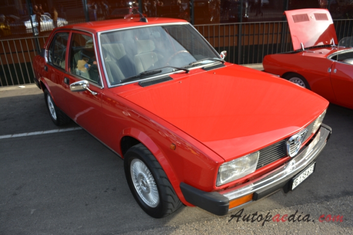 Alfa Romeo Alfetta 1972-1984 (1981-1982 Alfetta 2.0 sedan 4d), right front view
