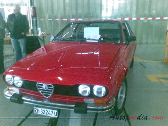 Alfa Romeo Alfetta GT (GTV) 1974-1987 (1974-1980), left front view
