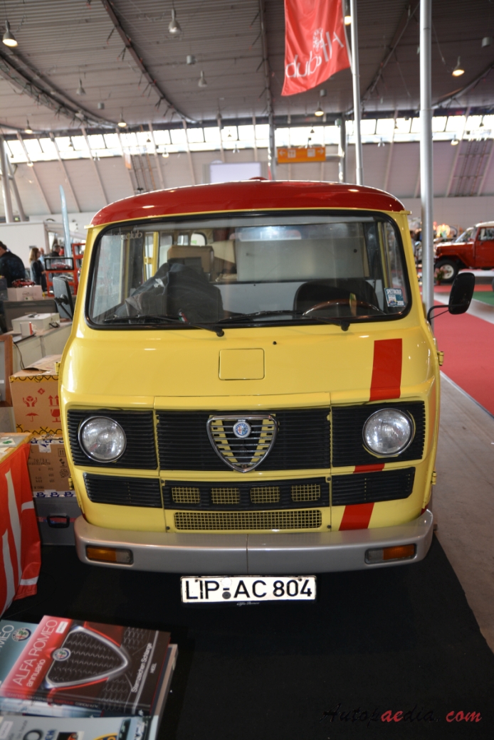 Alfa Romeo F12/A12, F11/A11 1967-1983 (1977-1983 facelift minibus), przód