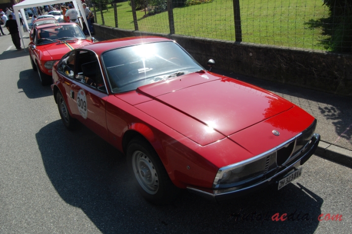 Alfa Romeo GT 1969-1976 (1971 1300 Junior Zagato), right front view