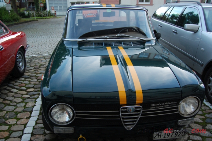 Alfa Romeo Giulia 1962-1978 (1970 Giulia 1300 TI), front view